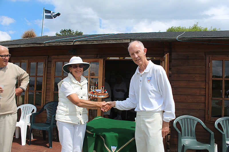 Margaret Read presents the Trophy to Peter Dexter